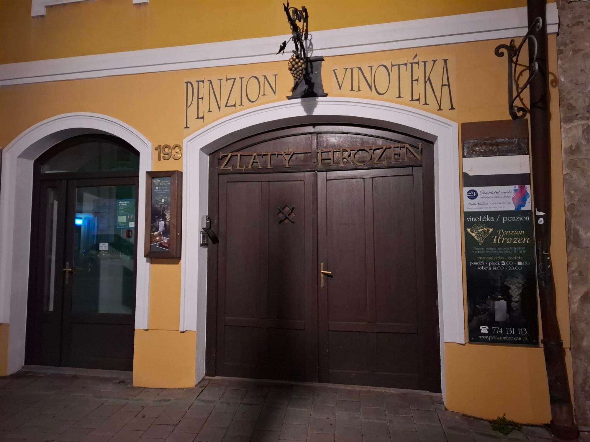 Penzion A Vinoteka Hrozen Kroměříž Eksteriør billede